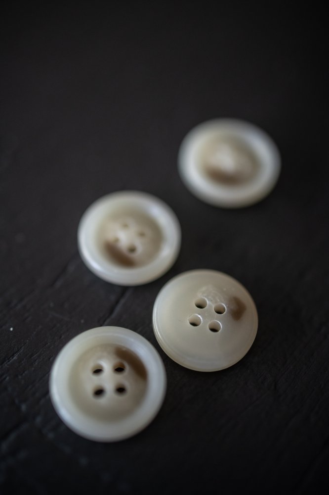 Vanilla Semi Mottled Buttons - 15mm, 18mm or 20mm - Merchant & Mills - Simplifi Fabric