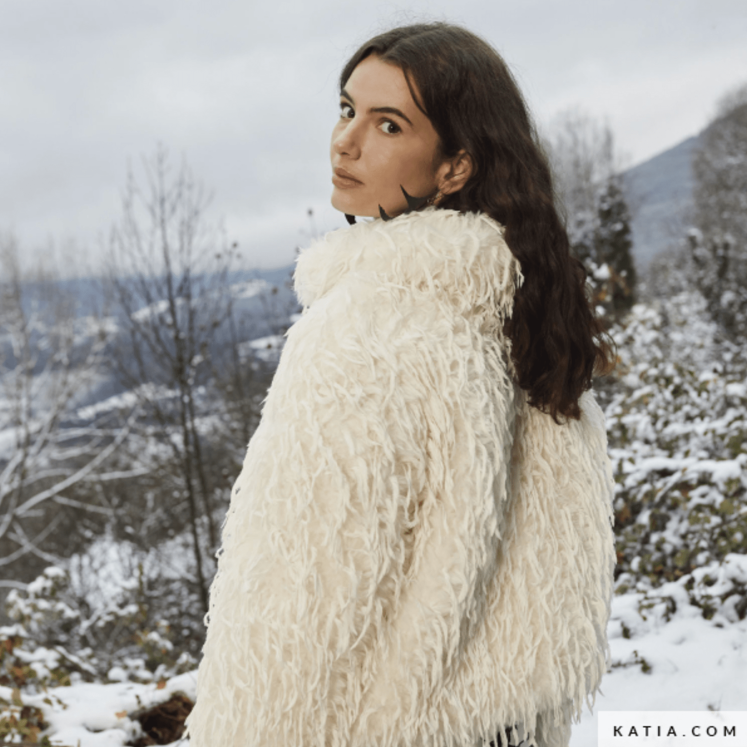 Ivory Feather Hair Vegan Faux Fur - Katia - Simplifi Fabric