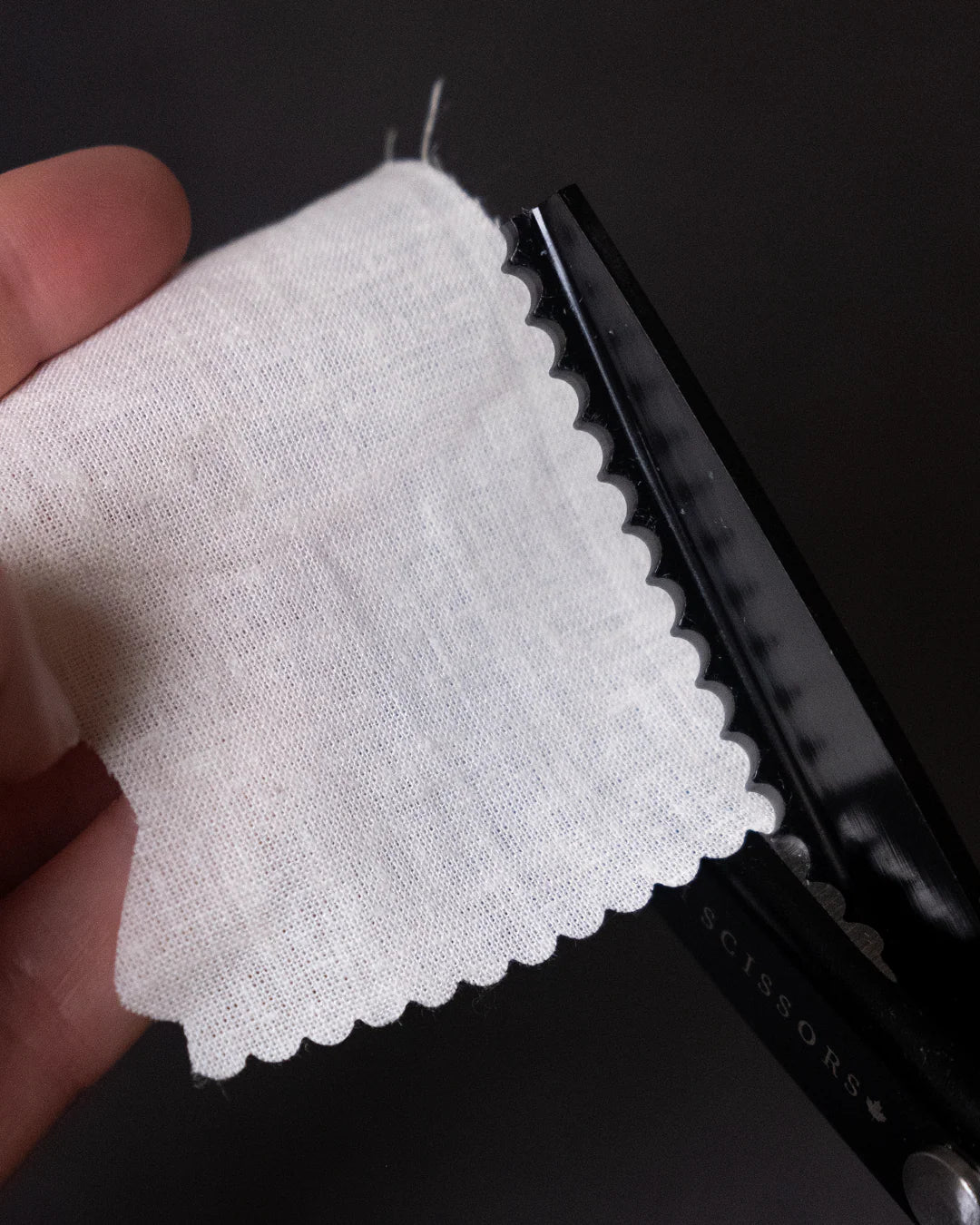 Midnight Edition Lightweight Scalloped Pinking Shears - LDH Scissors - Simplifi Fabric