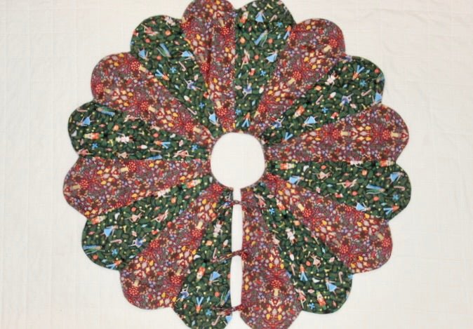 Scalloped Tree Skirt PDF Sewing Pattern - Madswick - Simplifi Fabric