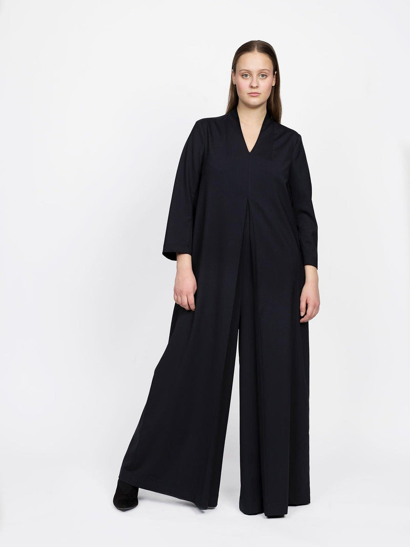 products/maxi-jumpsuit-pattern-the-assembly-line-shop-3_1300x_99669f98-224d-4fe4-b366-1c79834987e3.jpg