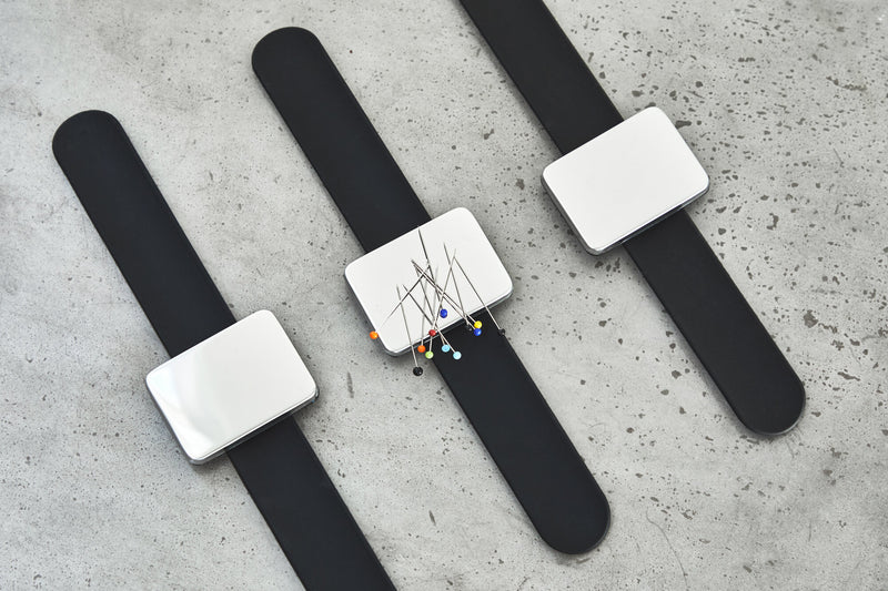 products/sewply-magnetic-bracelet-pin-holder-05.jpg