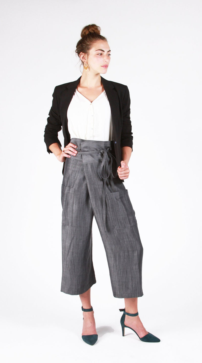 products/studio_cropped_pant_front_1_lighter_ground_1024x1024_2x_67034665-1e34-42af-941f-66e7a8be08bf.jpg